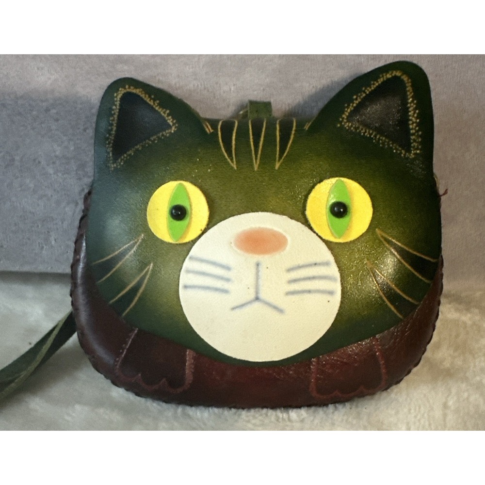 Genuine Leather Cat With Big‎ Green Eyes Wristlet/Wallet Nicely Made